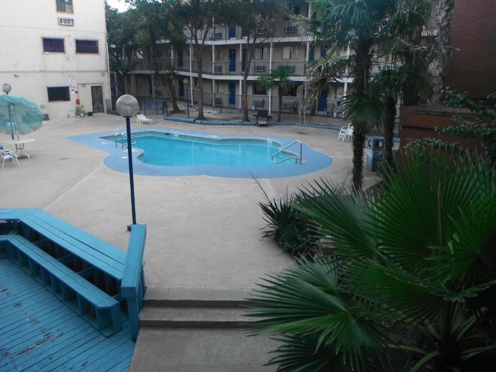 Hotel Suites *