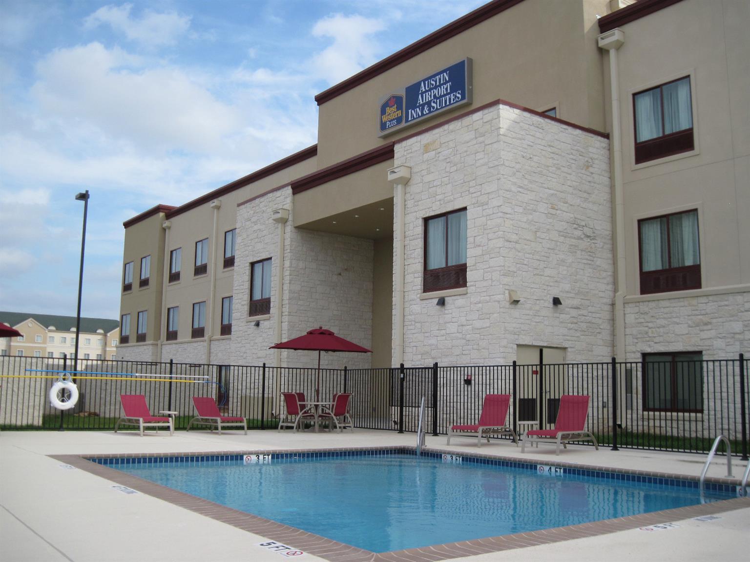 Hotel Western Airport & 3*