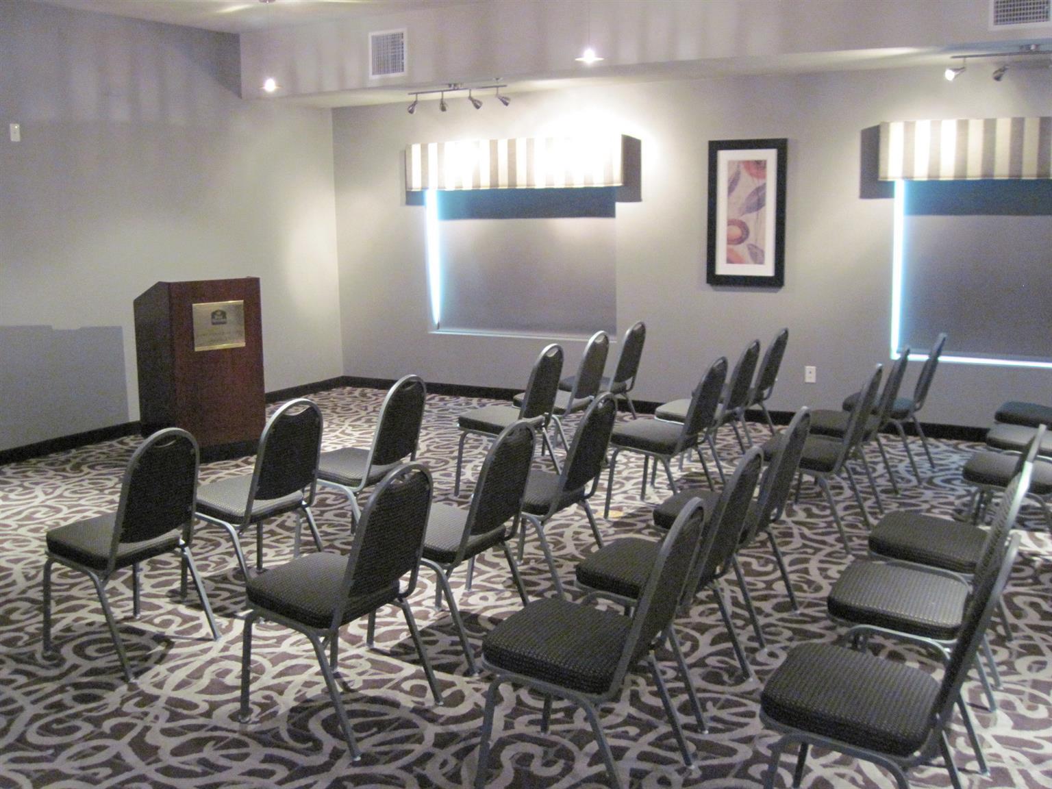 Hotel Western Airport & 3*