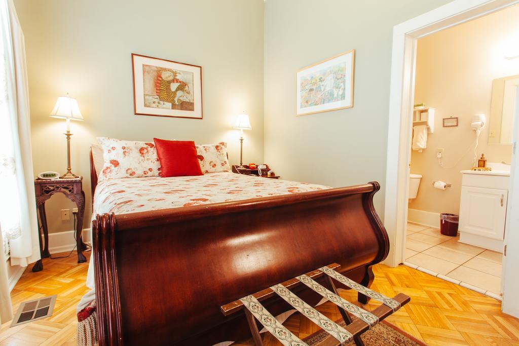 Folk House Bed & Breakfast *