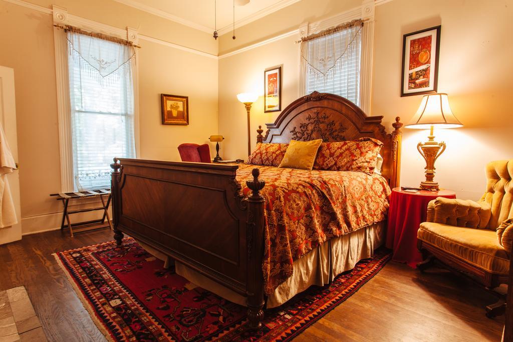 Folk House Bed & Breakfast *