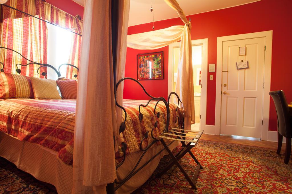 Bed & Breakfast Folk House
