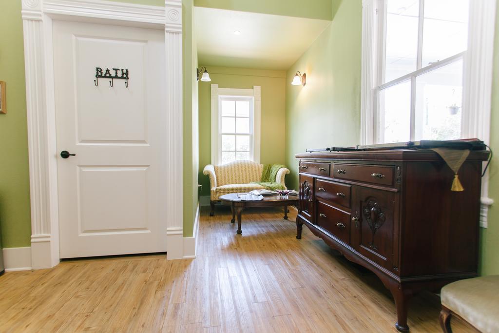 Folk House Bed & Breakfast