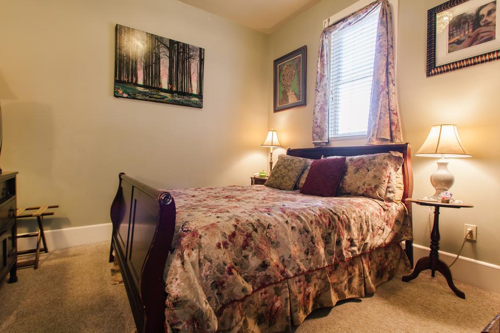 Folk House Bed & Breakfast