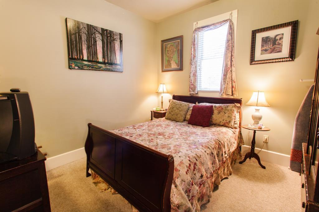 Folk House Bed & Breakfast