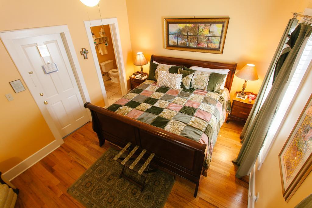 Folk House Bed & Breakfast Austin