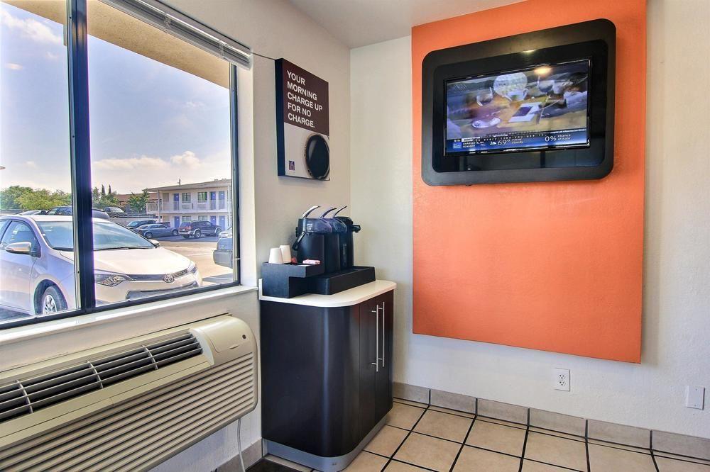 Hotel 6-austin, Tx - Airport - South
