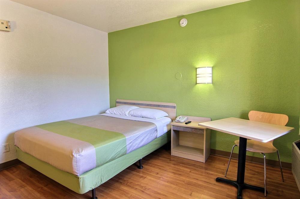 Hotel 6-austin, Tx - Airport - South
