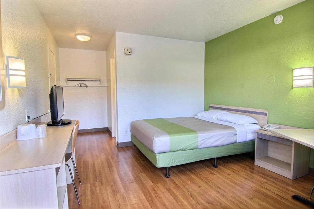 Hotel 6-austin, Tx - Airport - South Austin