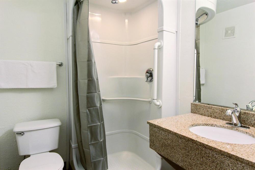 Hotel 6-austin, Tx - Airport - South Austin