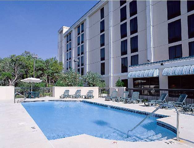 Hampton Nw Near The Domain Hotel