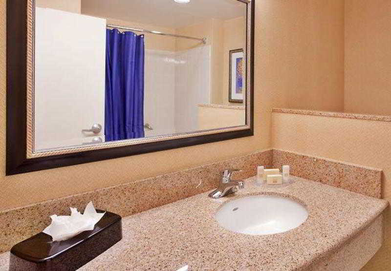 Courtyard Airport Hotel Austin