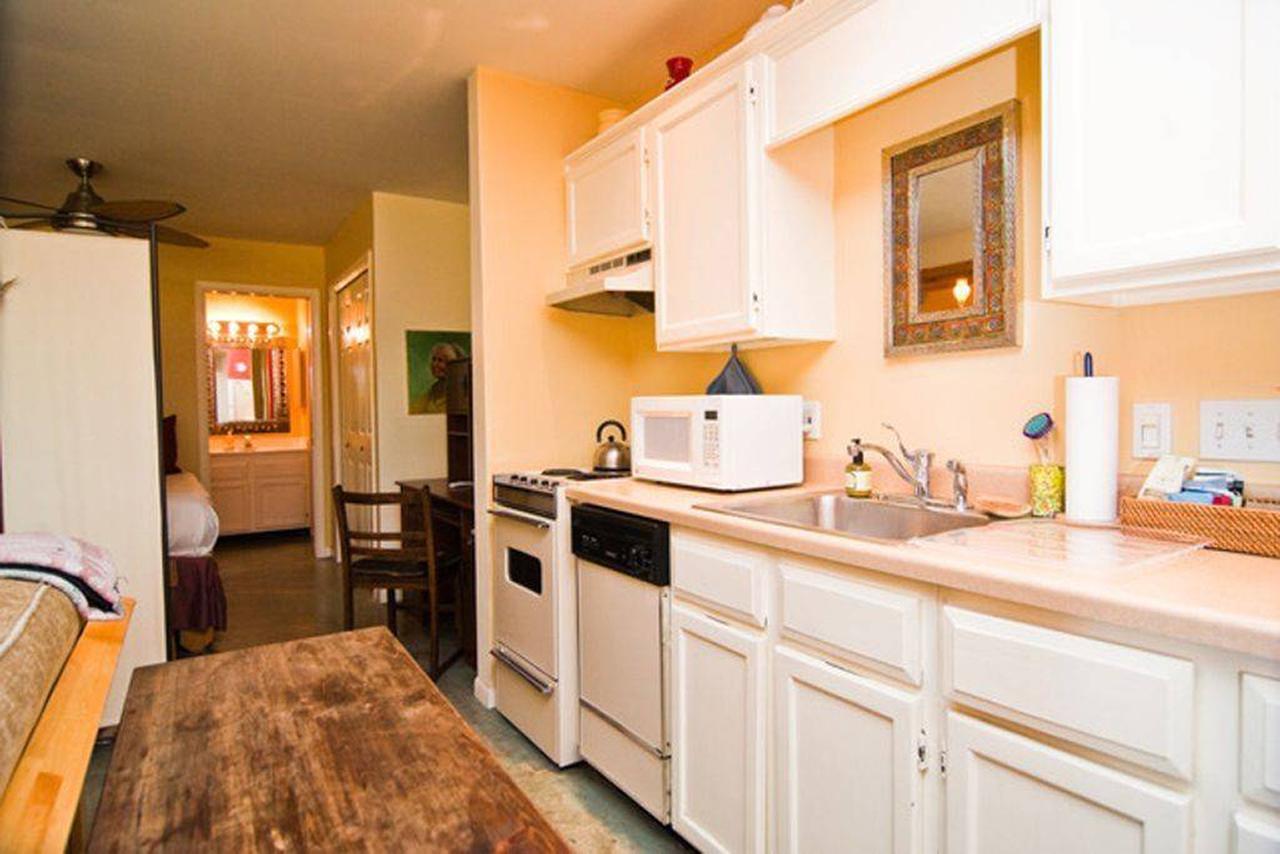 Barton Hills Apartment *