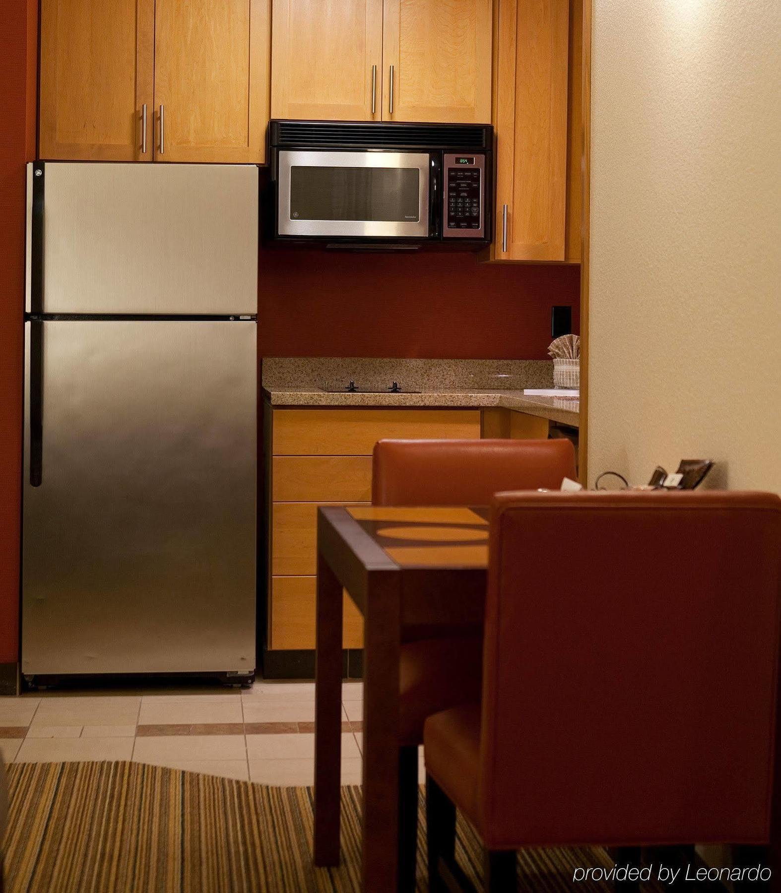 Hotel Downtown / Convention Center 3*