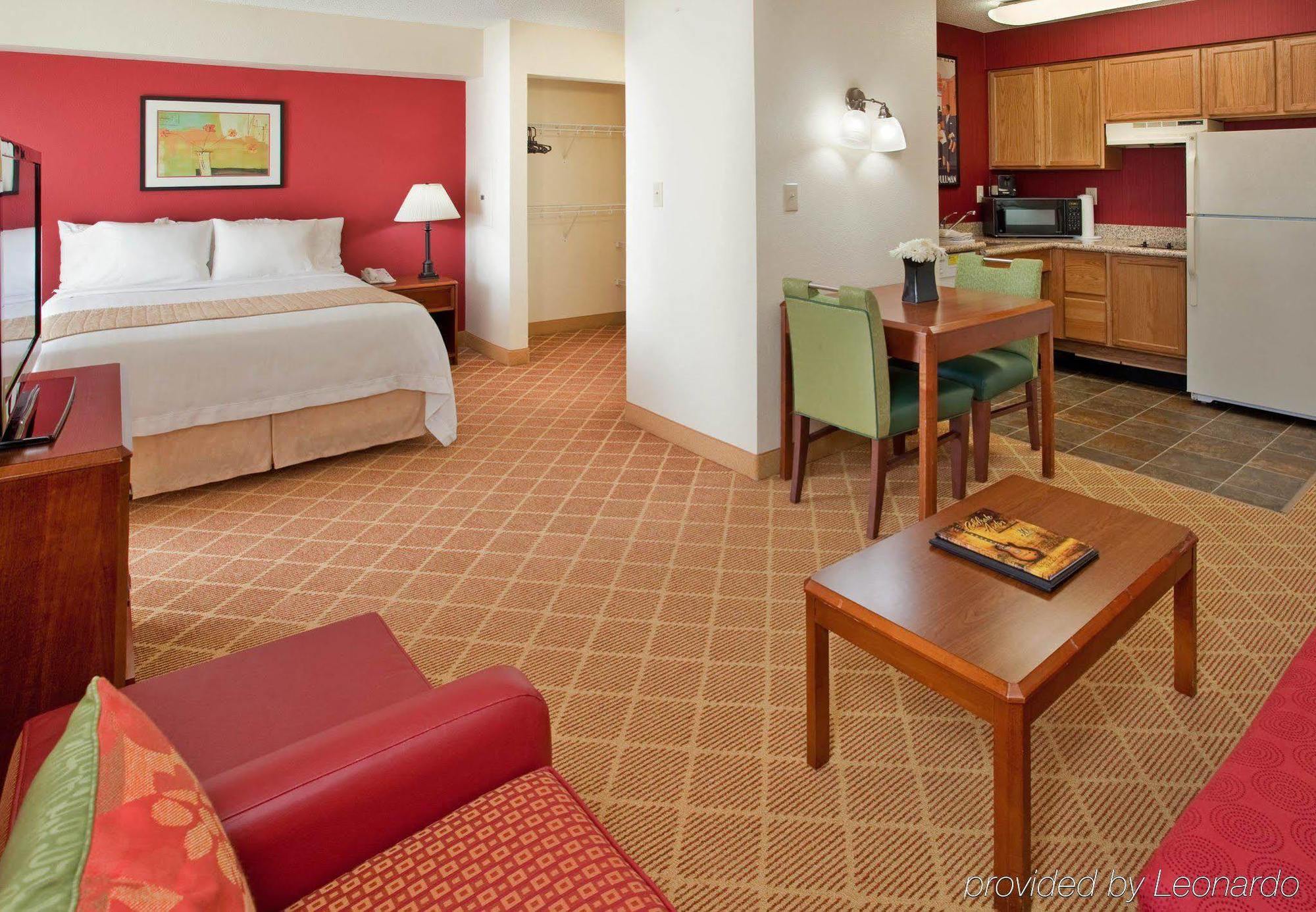 Hotel By Marriott Parmer/tech Ridge