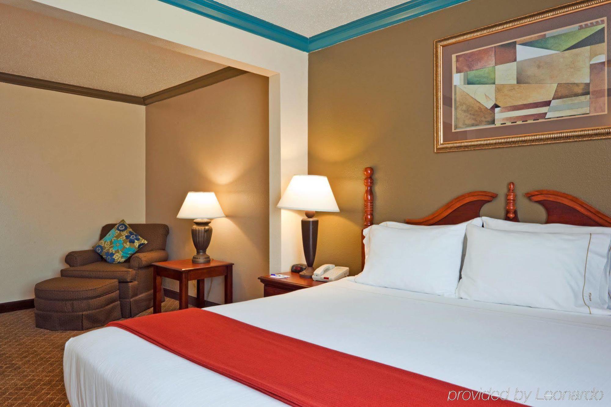 Express & North By Ihg Austin