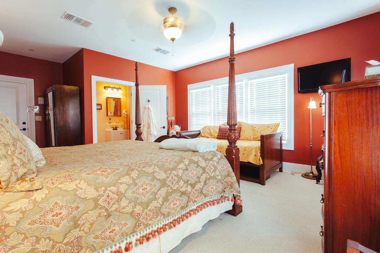 Star Of Texas Building Two Bed & Breakfast Austin