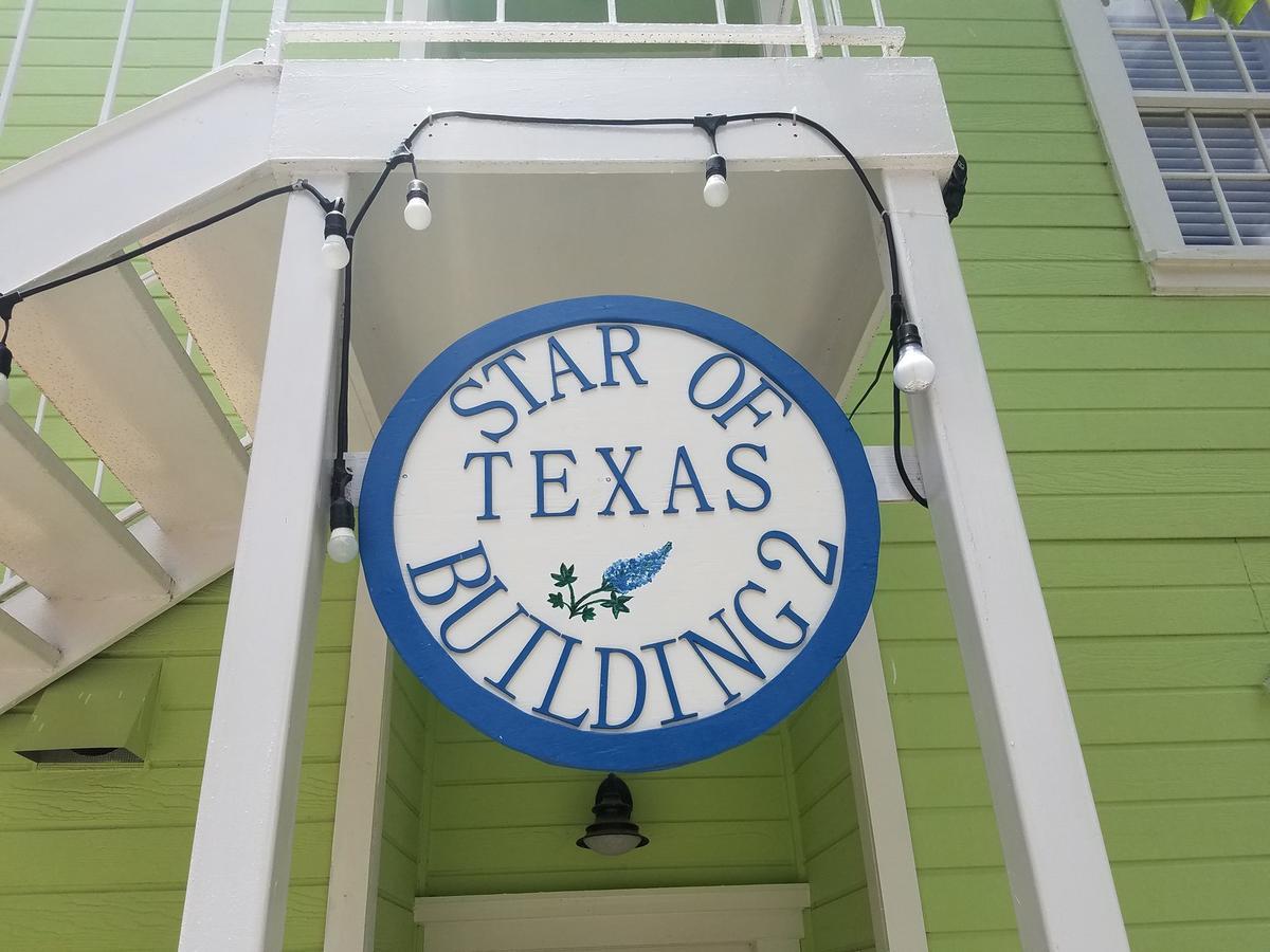 Star Of Texas Building Two Bed & Breakfast Austin
