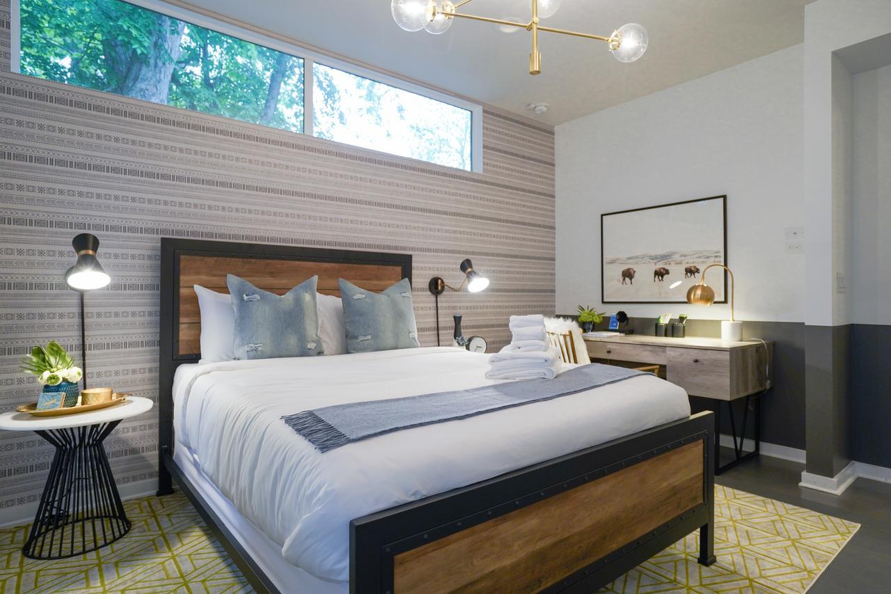 4br/2.5ba Holly Heaven * Austin