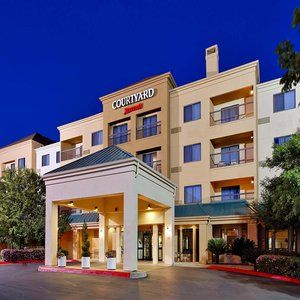 Courtyard South Hotel 3*