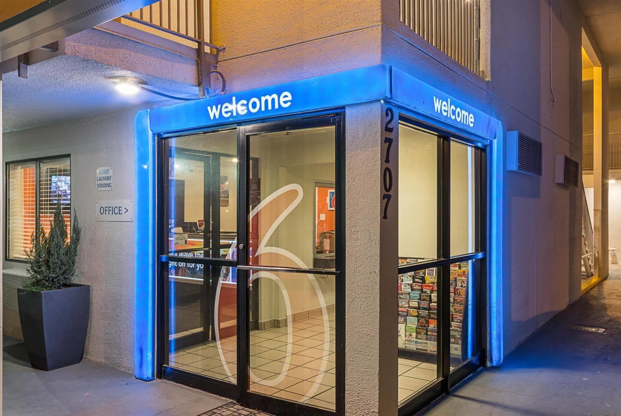Hotel 6-austin, Tx - Airport - South Austin