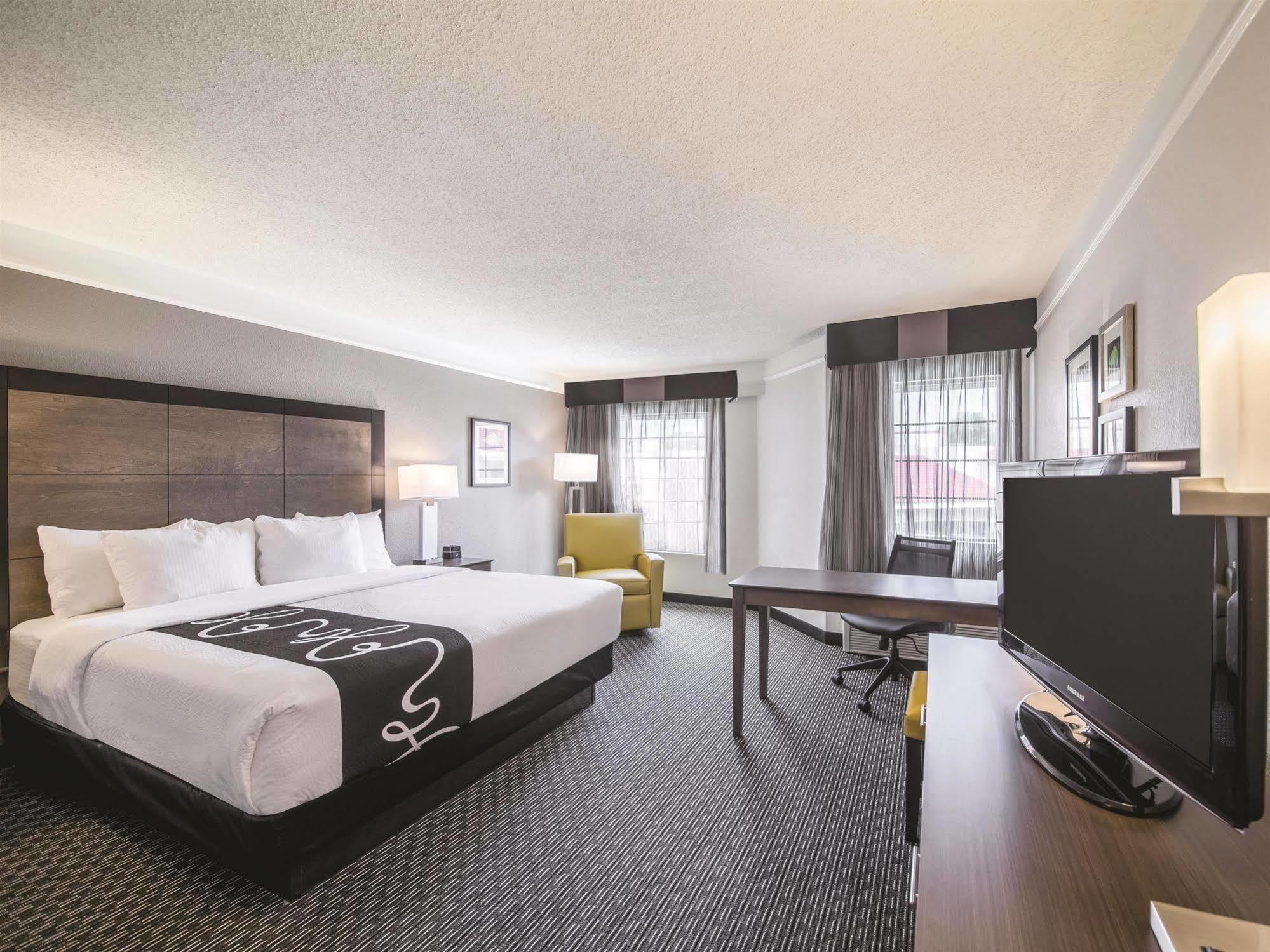 Hotel La Quinta By Wyndham At The Domain 3*