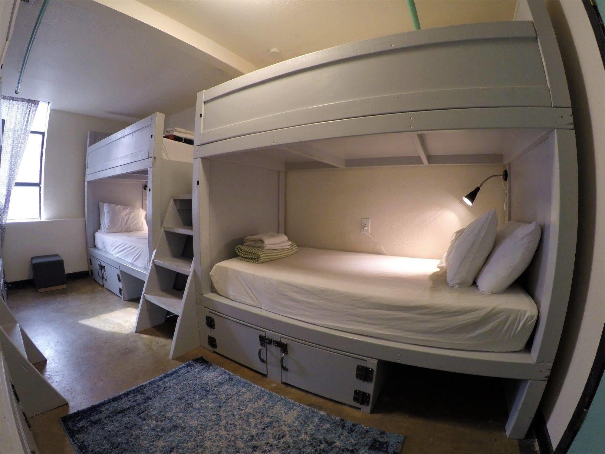 Hostel Firehouse (adults Only) *