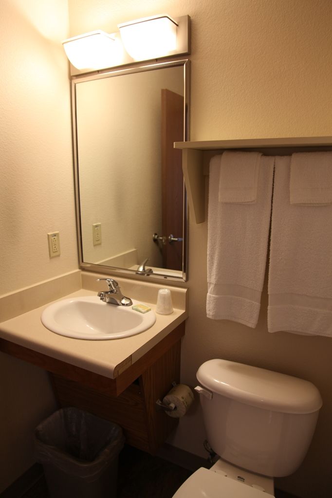 Woodspring North I-35 Hotel