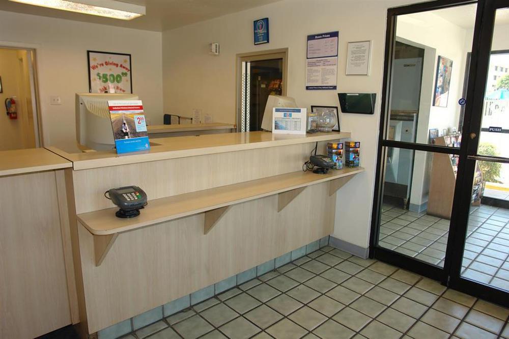 Hotel 6-austin, Tx - Airport - South 2*