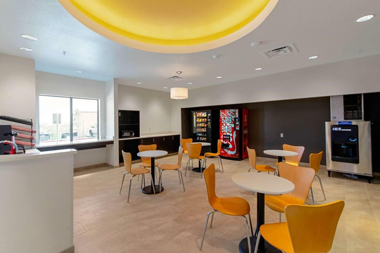 6 Airport Hotel Austin