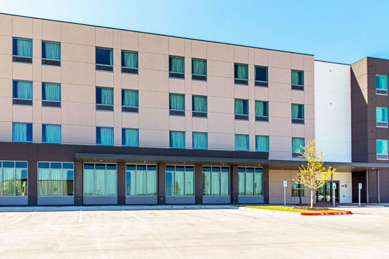 Hotel 6 Airport