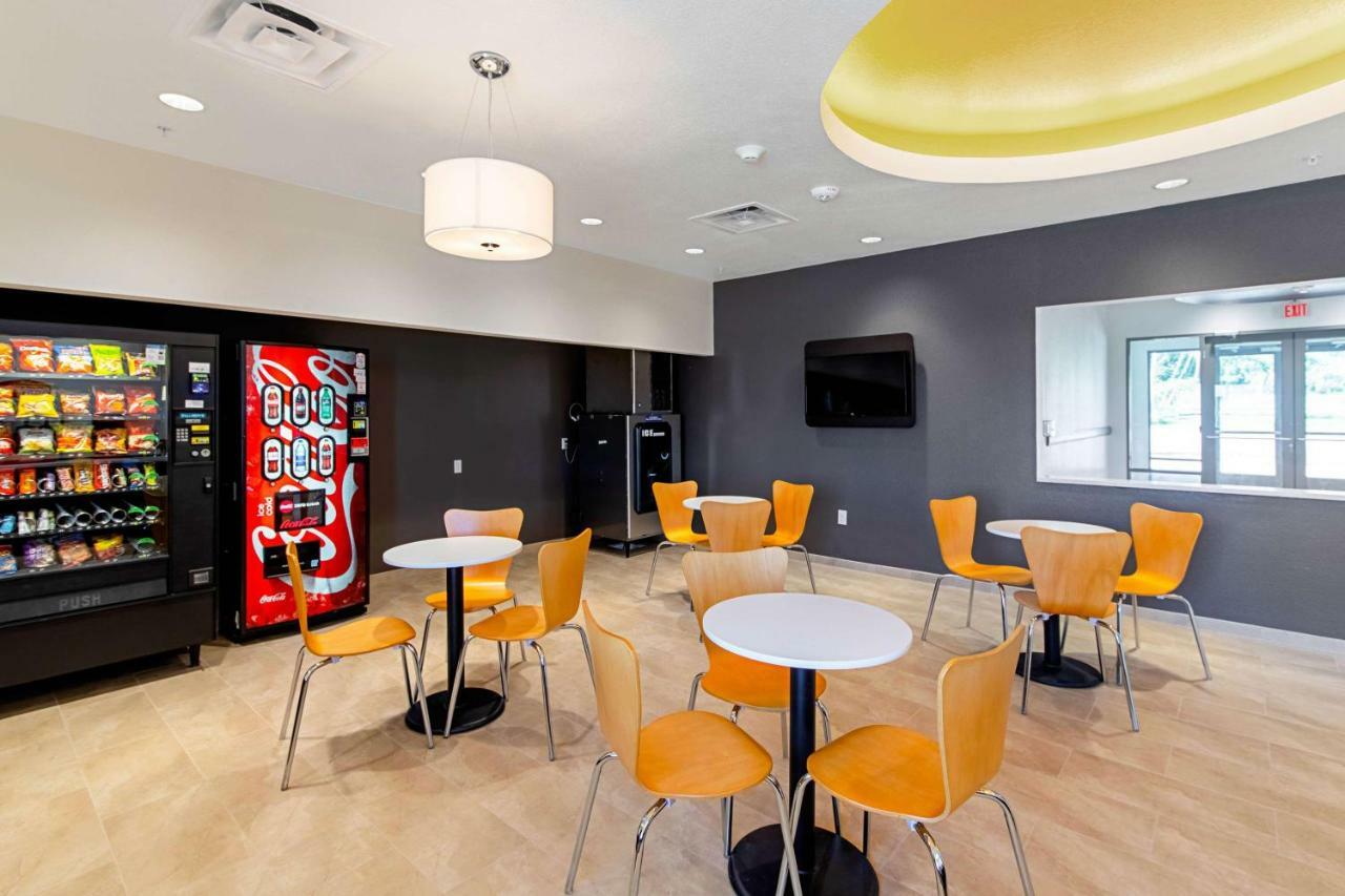 6 Airport 2* Austin