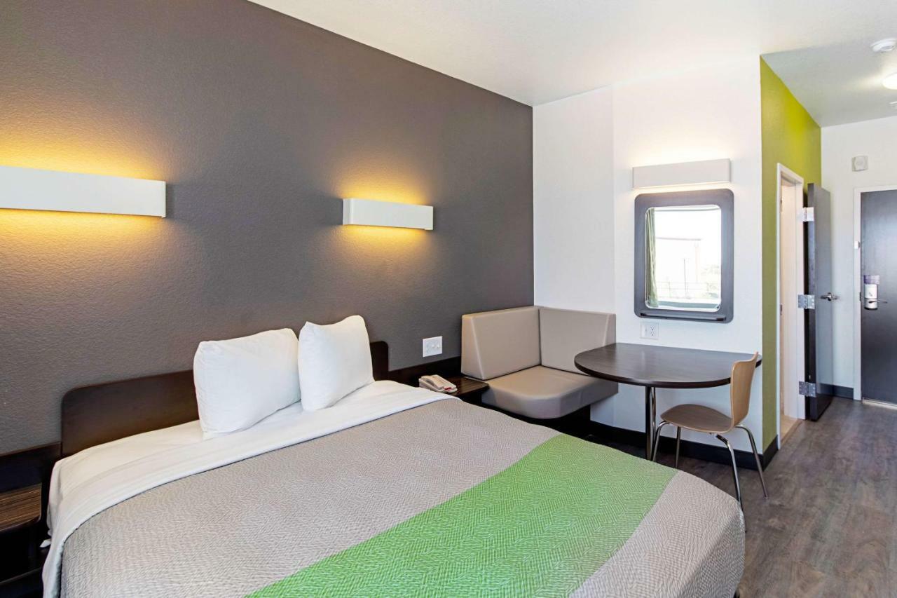 6 Airport Hotel
