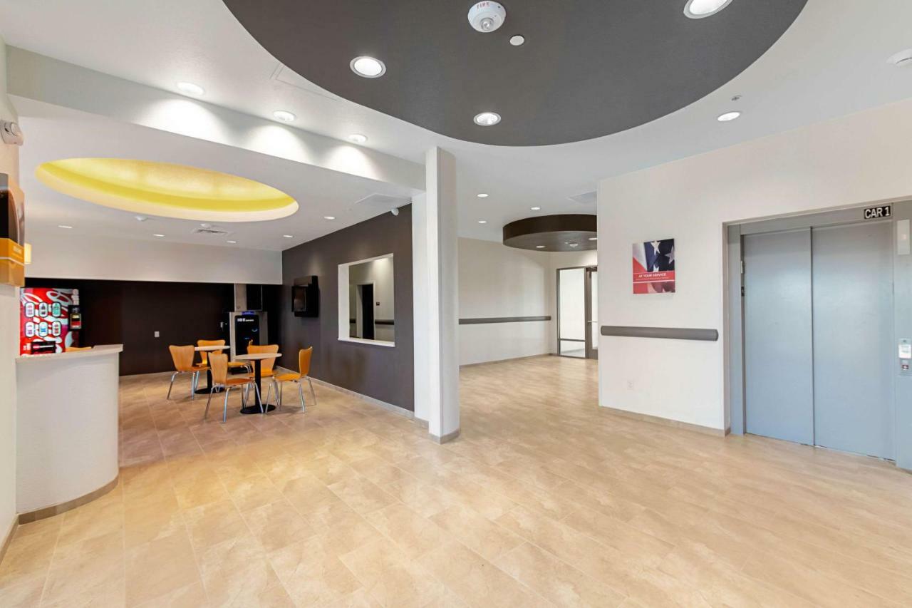 6 Airport Hotel 2*