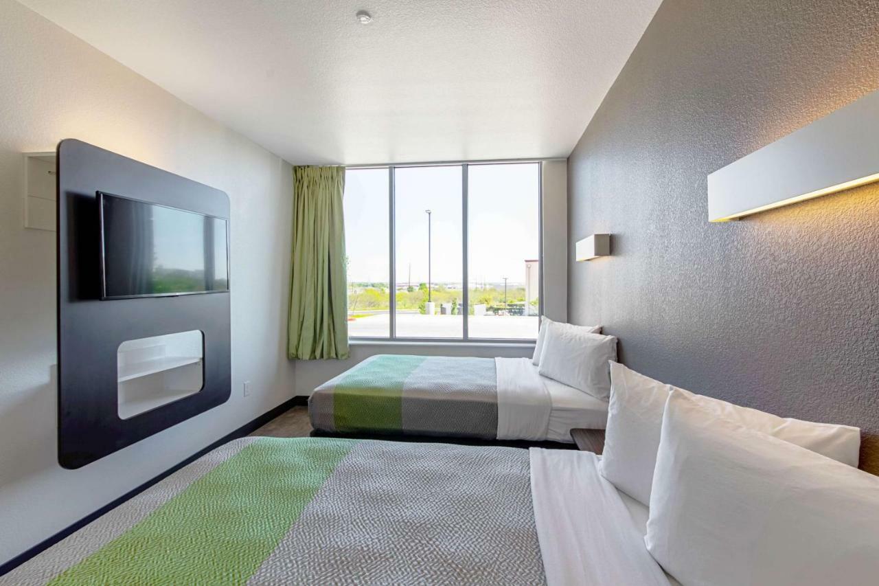 Hotel 6 Airport