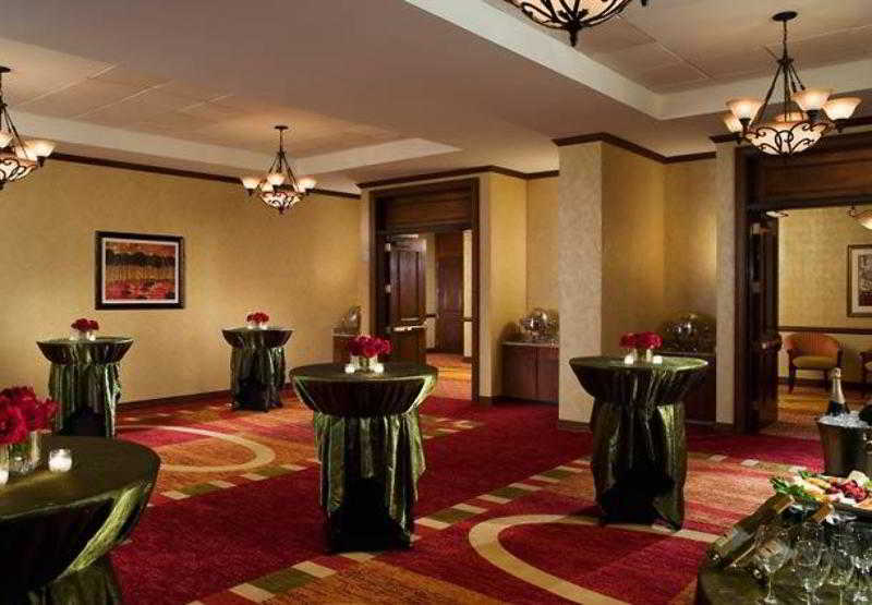 Hotel Downtown / Convention Center 3*