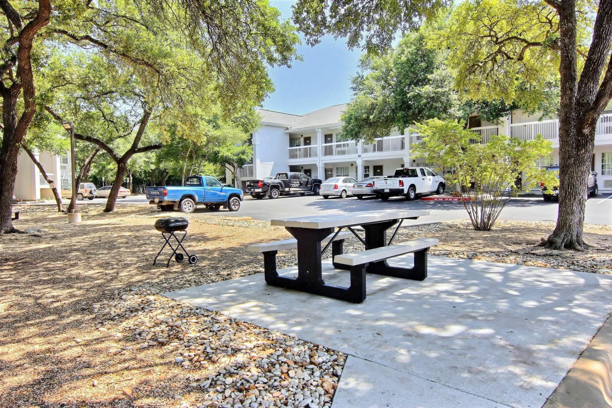 Hotel 6-austin, Tx - Northwest 2*