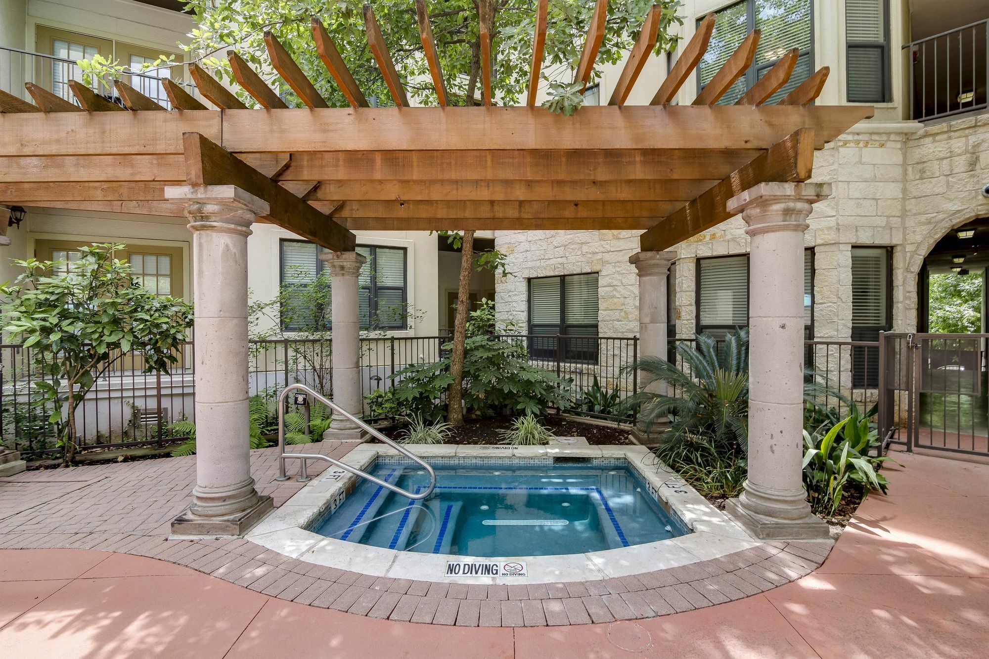 Downtown District By Yourent Apartment