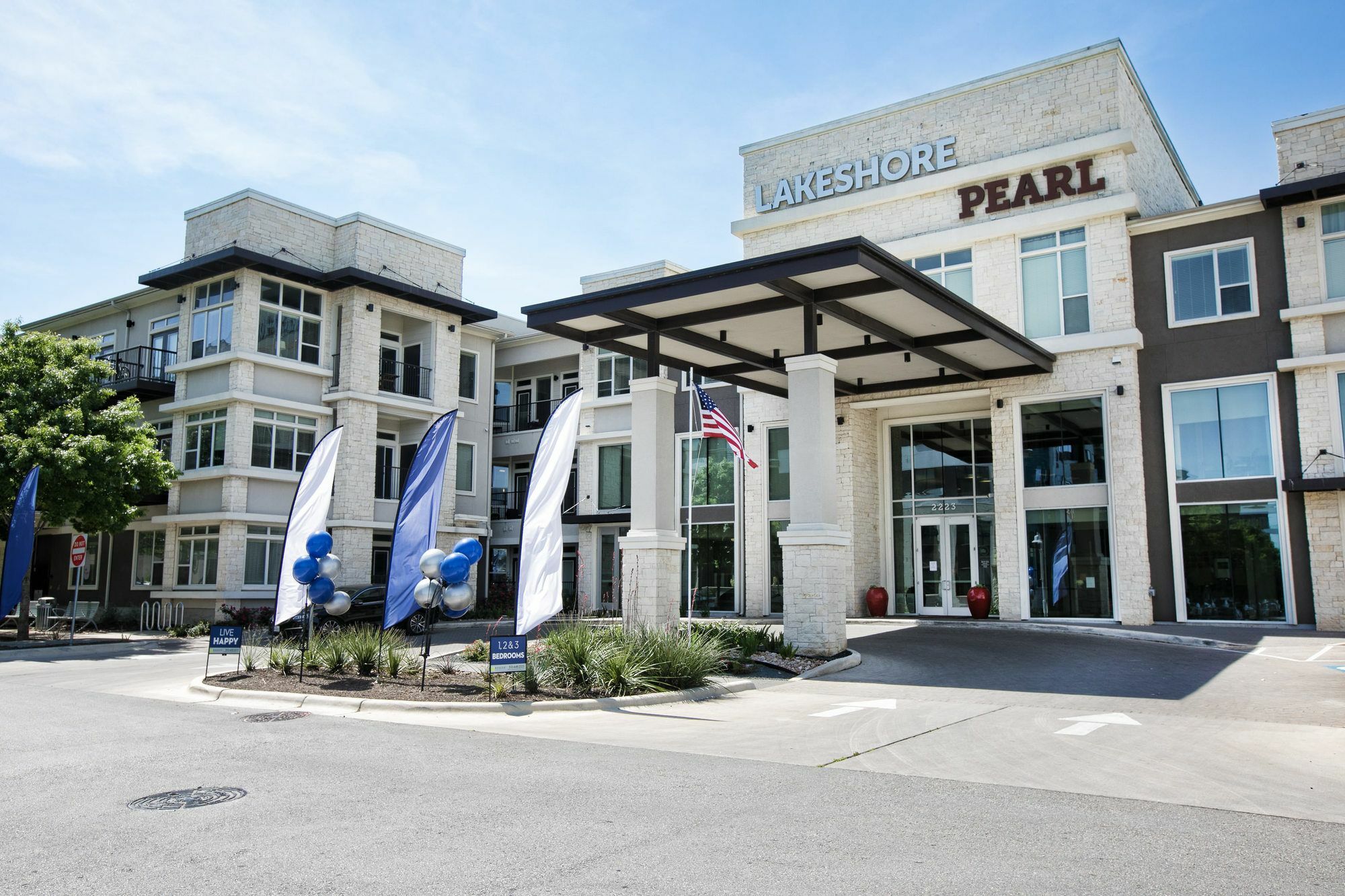 Locale Lakeshore Apartment