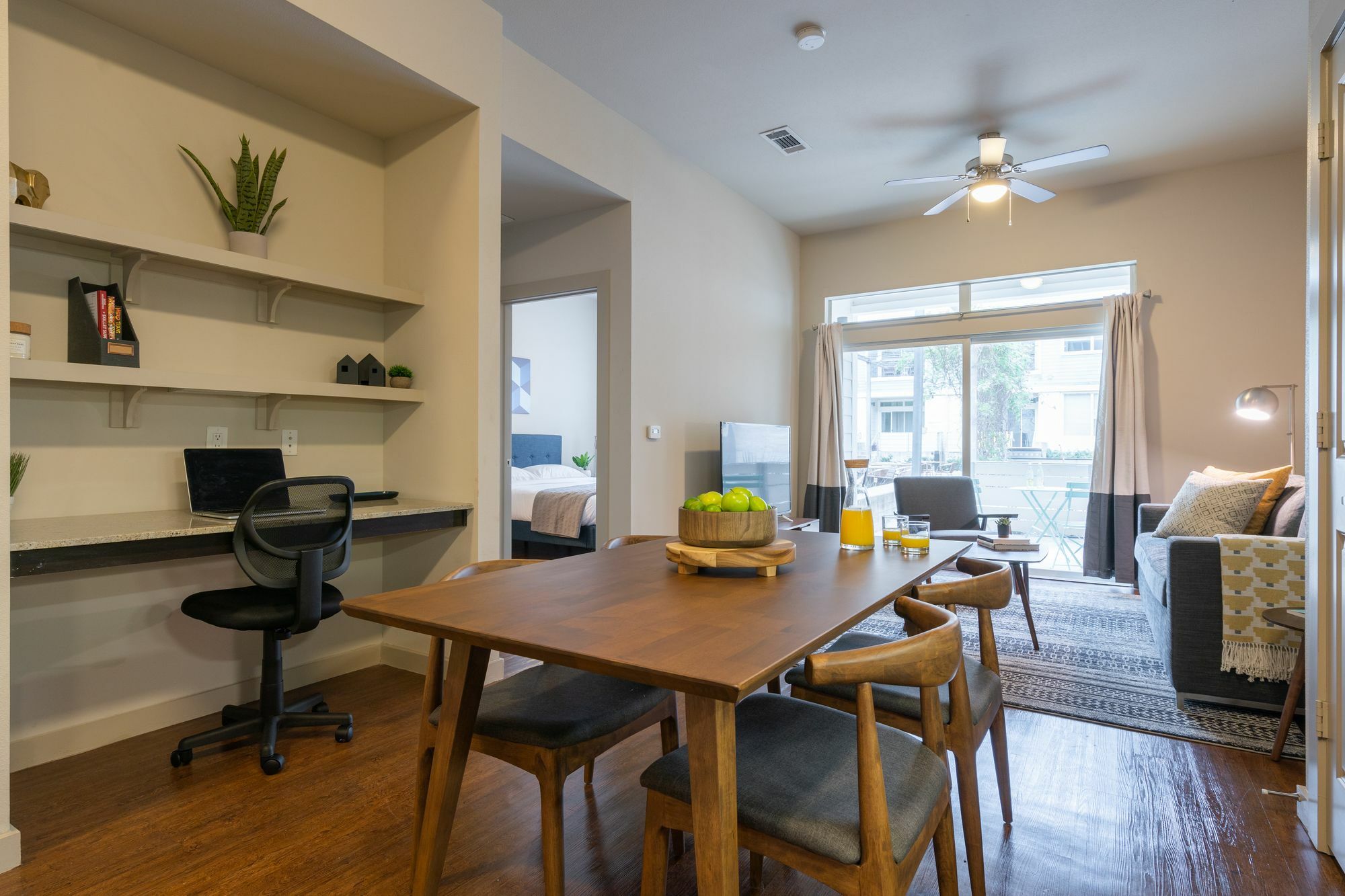 Locale Lakeshore * Austin