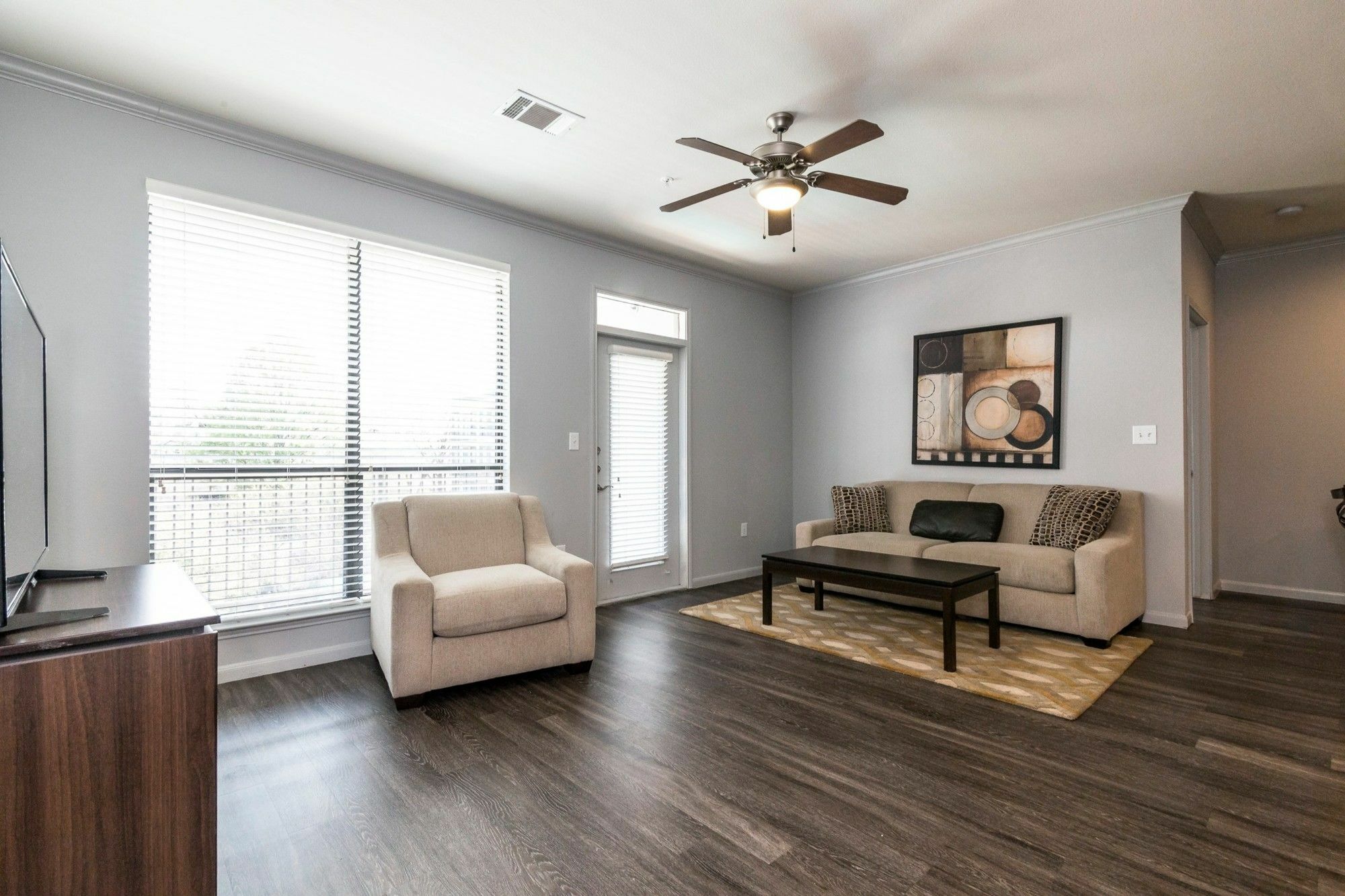 Apartment The Entertainment District By Yourent *