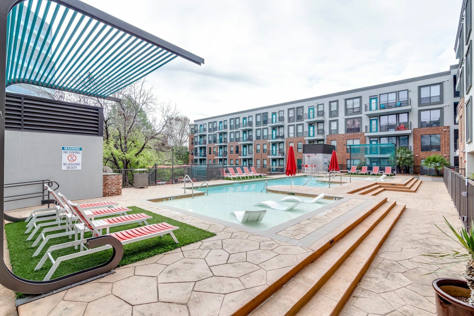 The Entertainment District By Yourent Apartment *