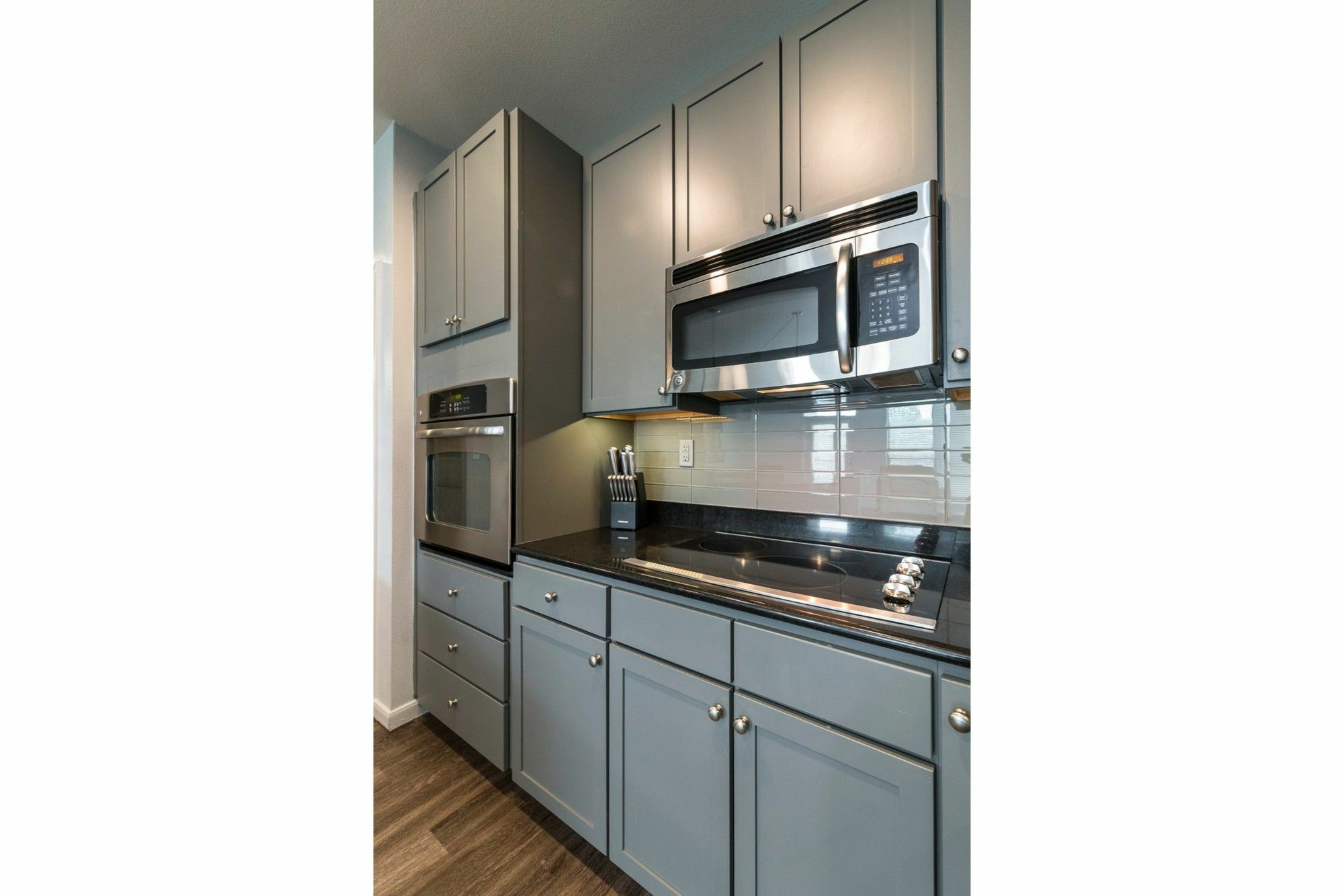 The Entertainment District By Yourent Apartment *