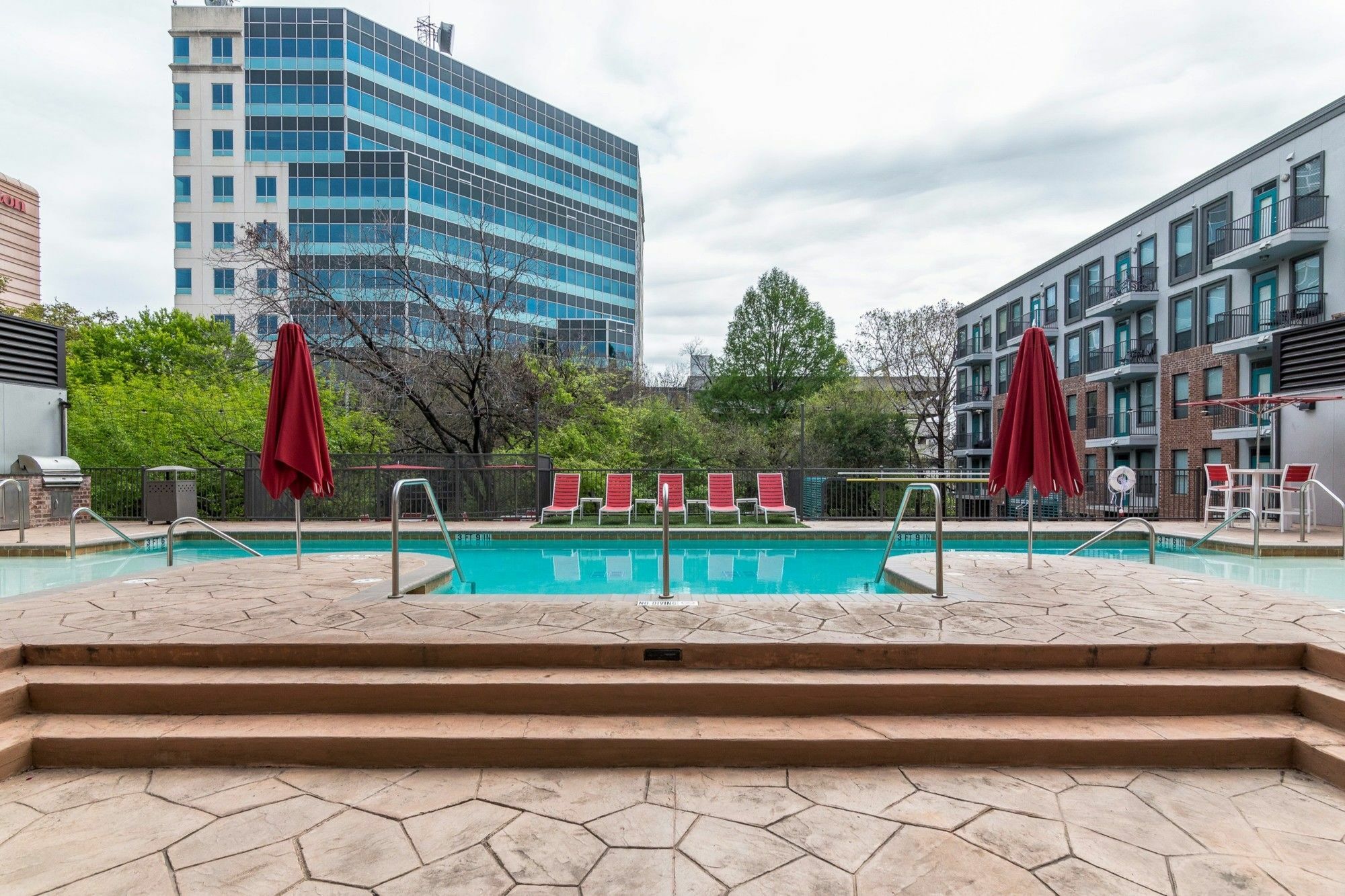 The Entertainment District By Yourent Apartment *