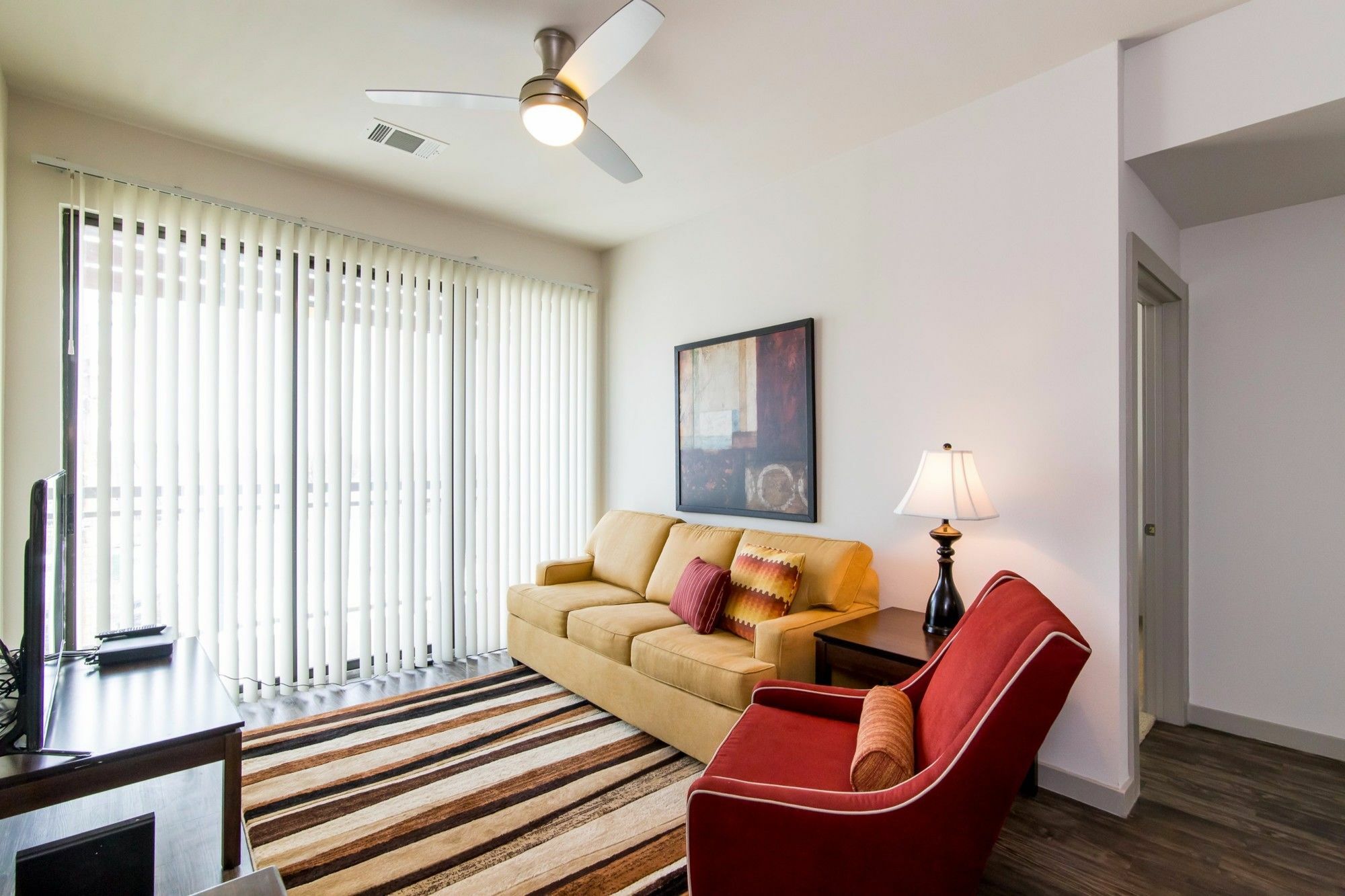6th Street Exclusives By Yourent Apartment