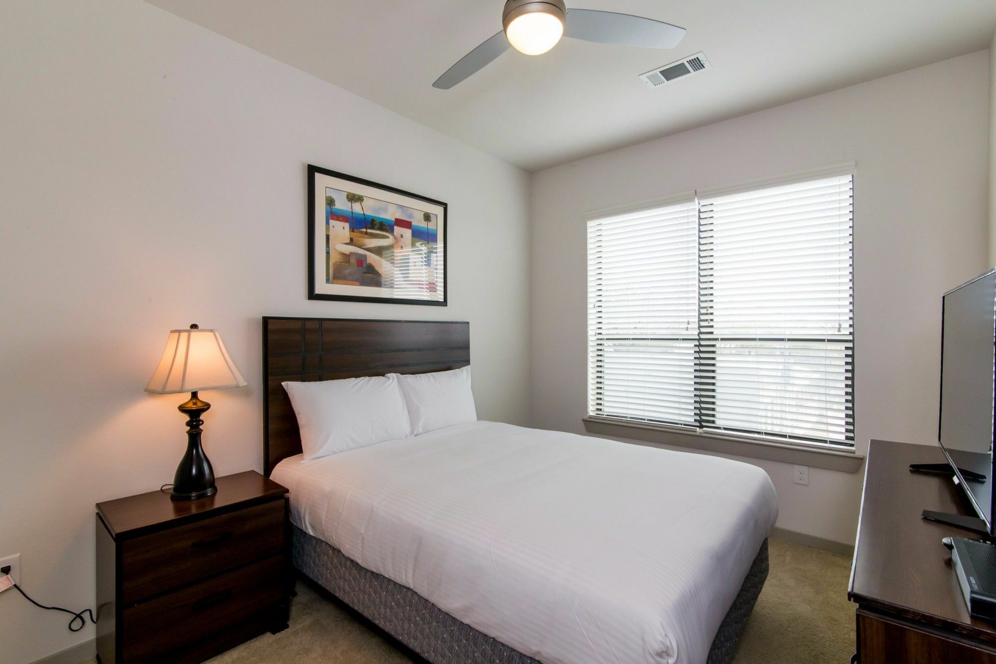 6th Street Exclusives By Yourent Apartment *