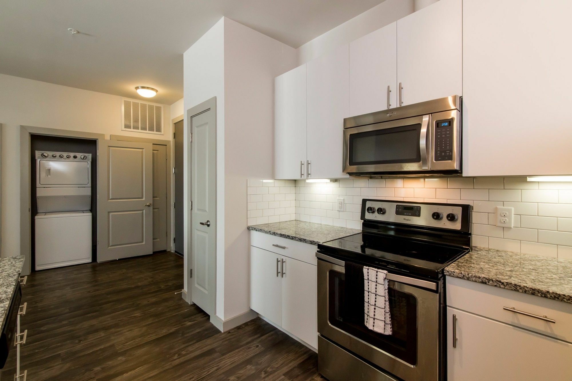 Apartment 6th Street Exclusives By Yourent *