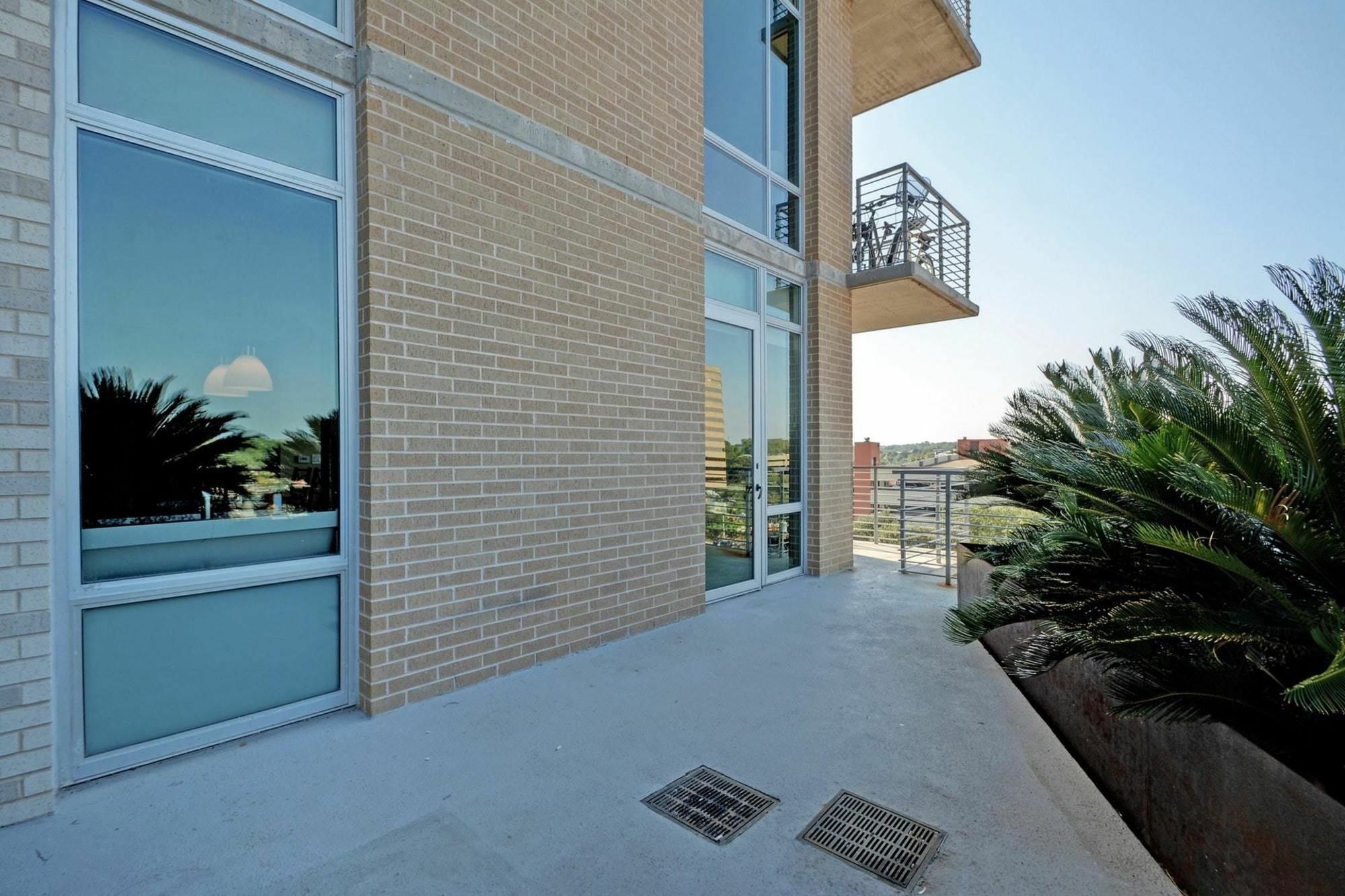 214 Barton 1br 2br