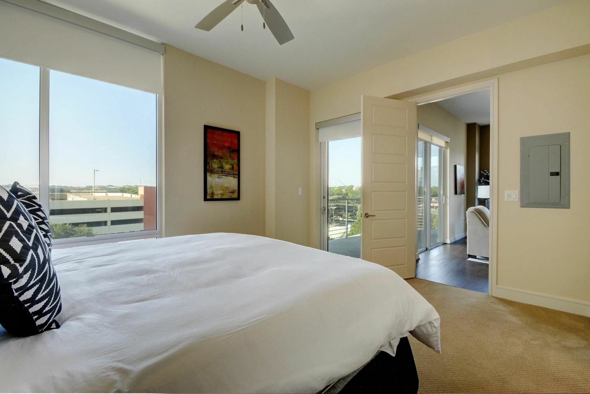 Apartment 214 Barton 1br 2br Austin