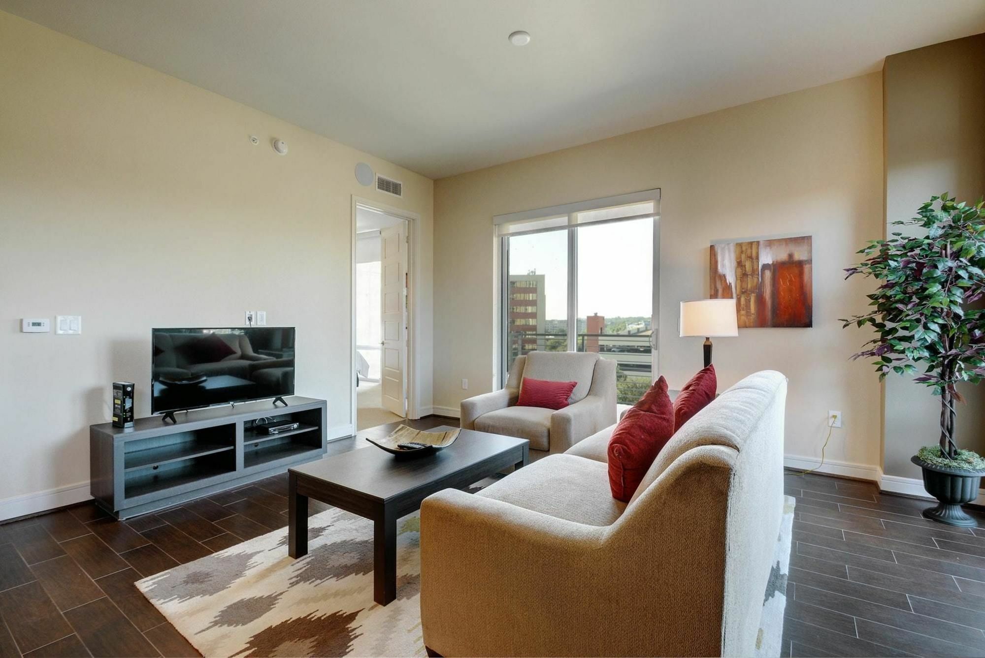 Apartment 214 Barton 1br 2br